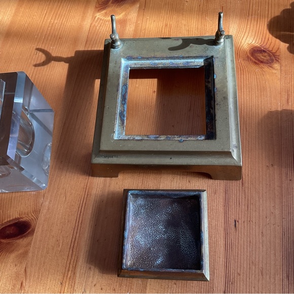 ANTIQUE BRASS & LEAD CRYSTAL INKWELL / PEN HOLDER GLOWY URANIUM VINTAGE NEON - Picture 9 of 14